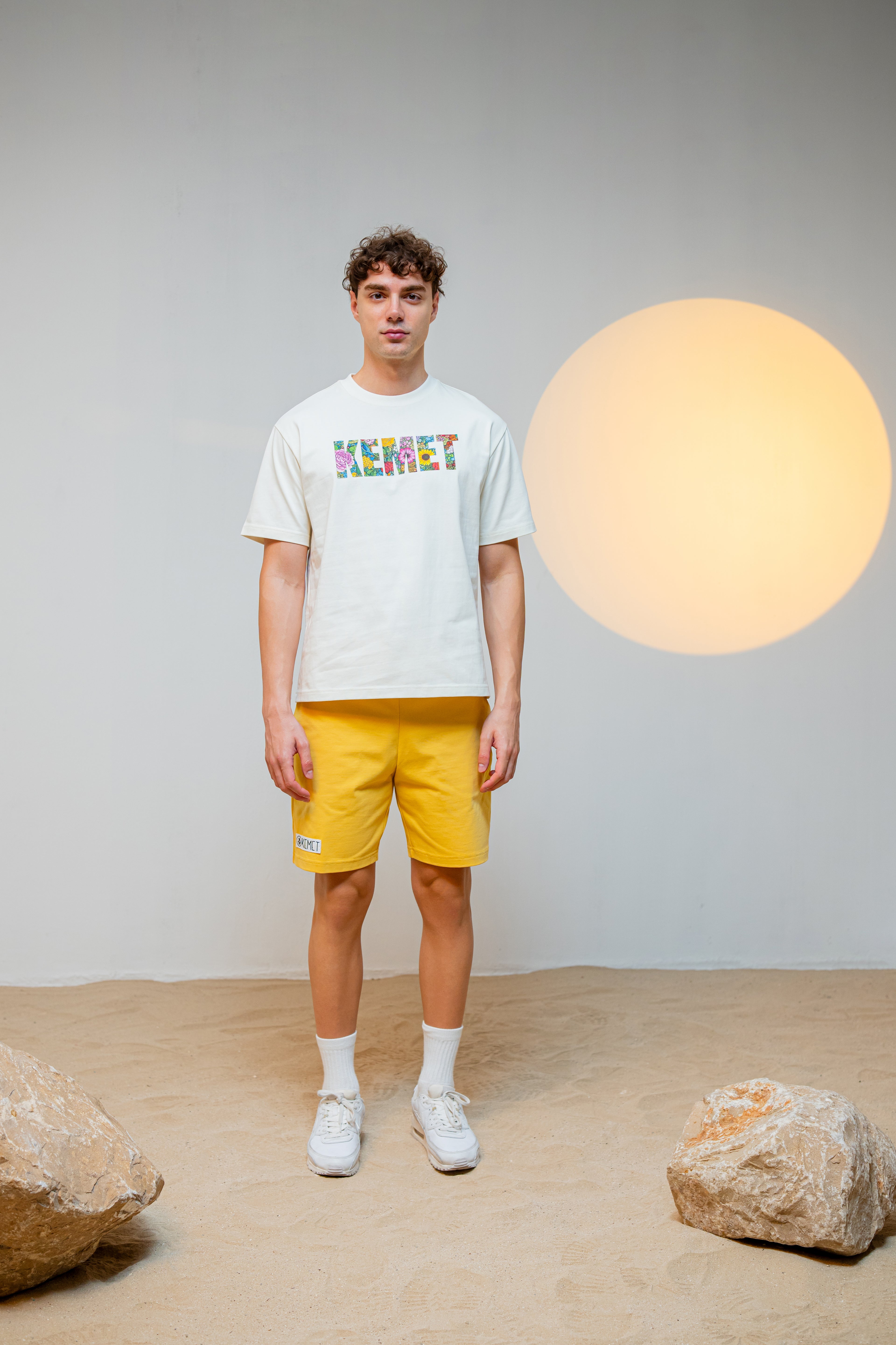 BLOOMING — Graphic Oversized Tee
Available in: White, Off-White/Multi