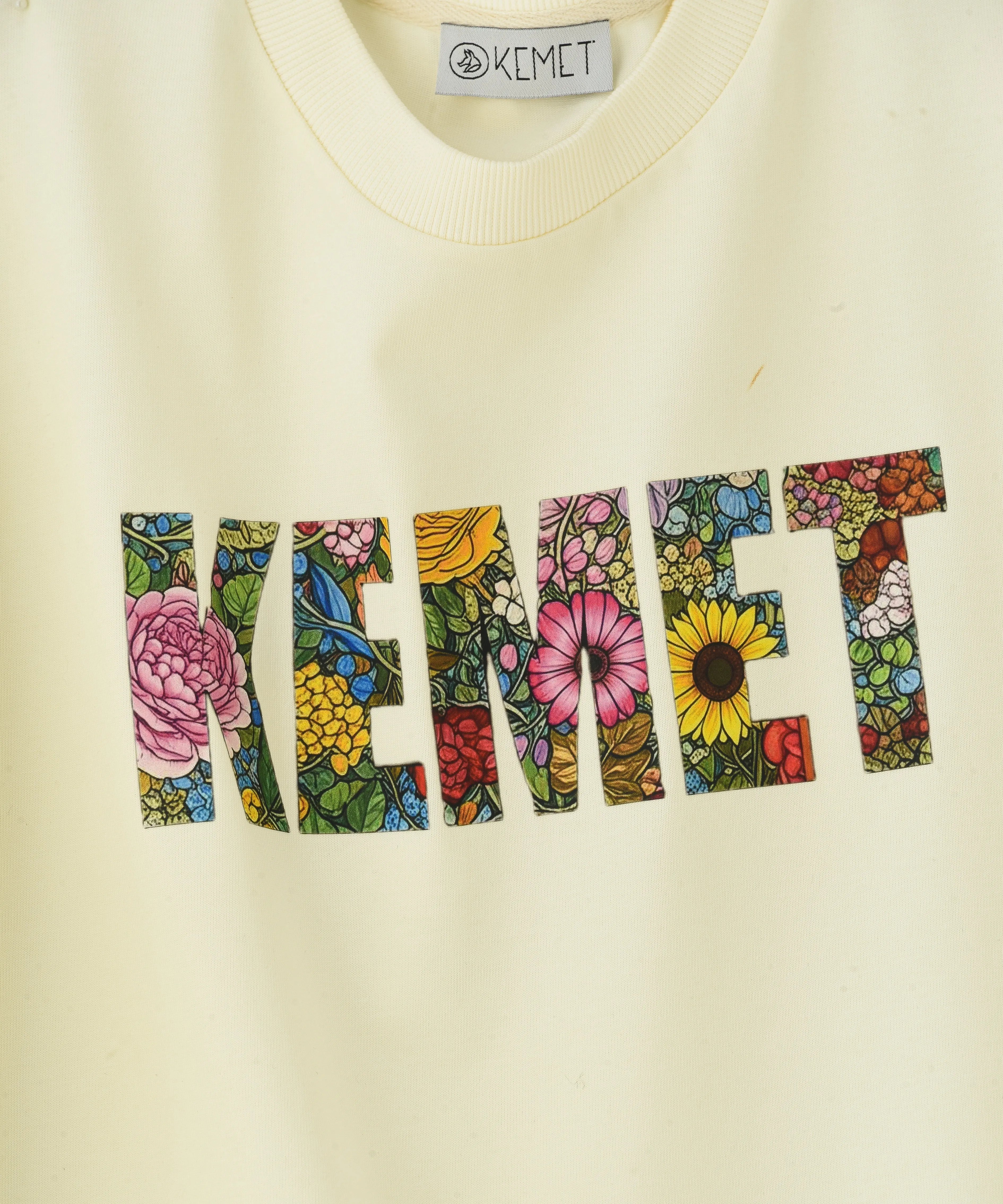 BLOOMING — Graphic Oversized Tee
Available in: White, Off-White/Multi