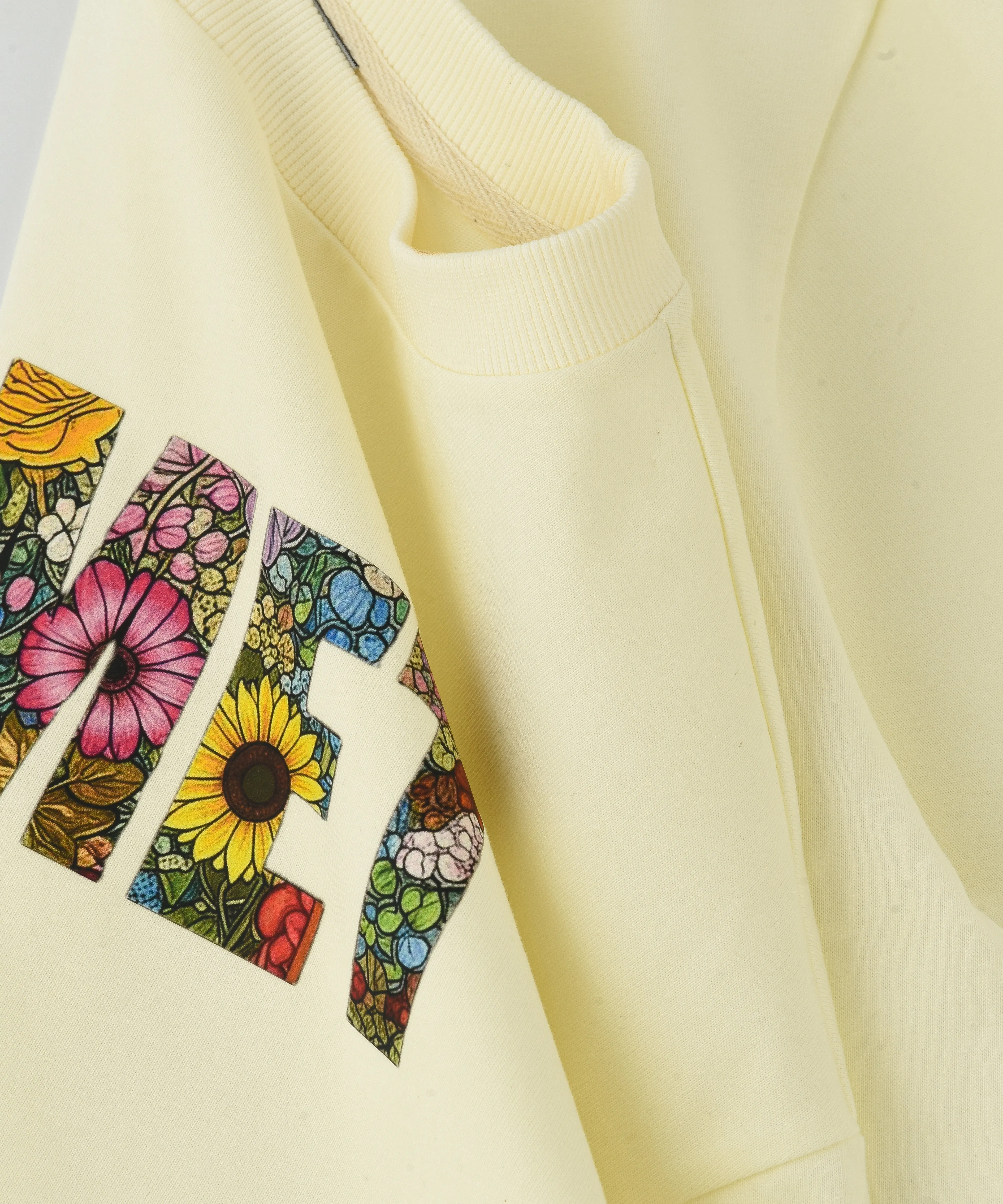 BLOOMING — Graphic Oversized Tee
Available in: White, Off-White/Multi