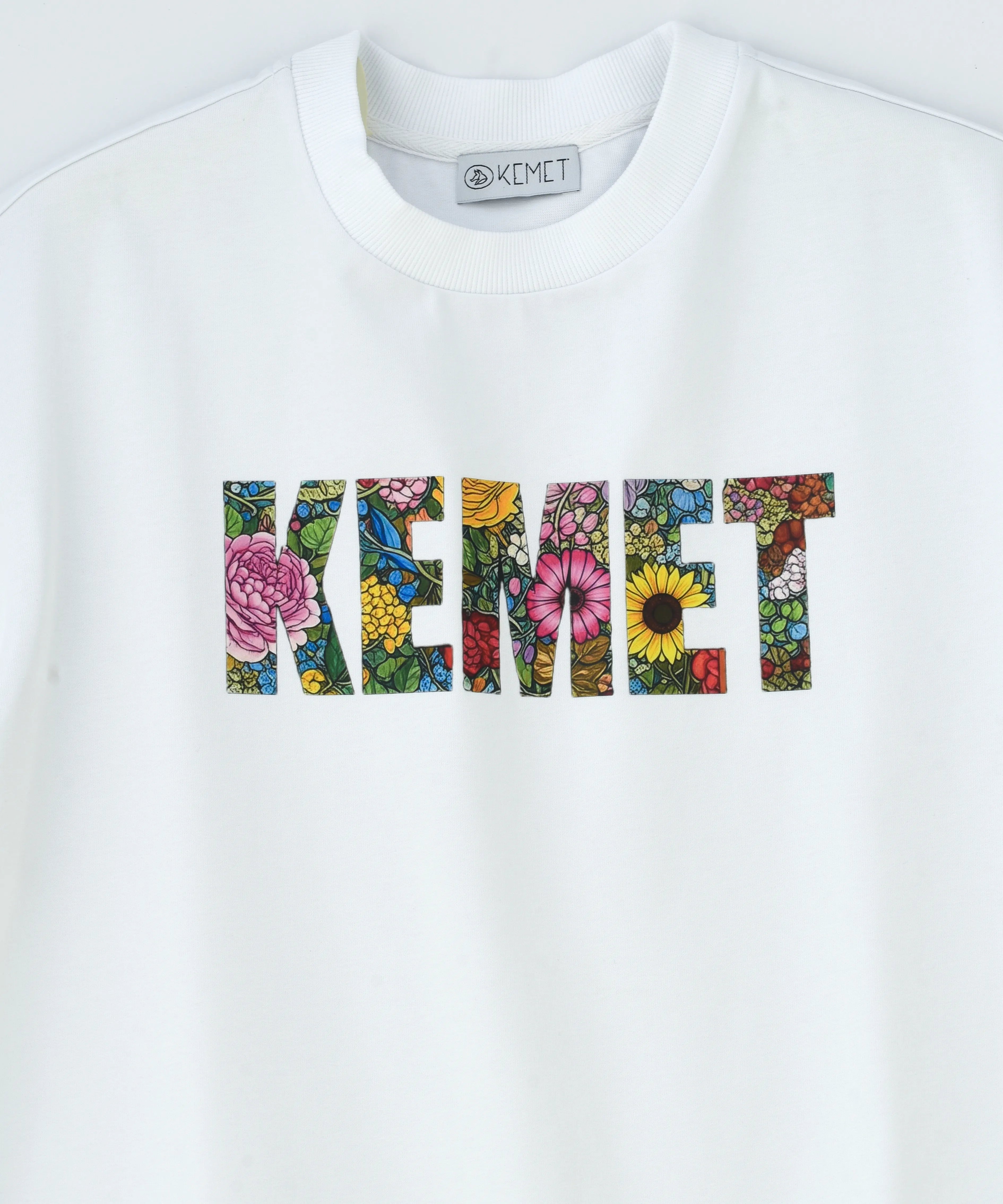 BLOOMING — Graphic Oversized Tee
Available in: White, Off-White/Multi