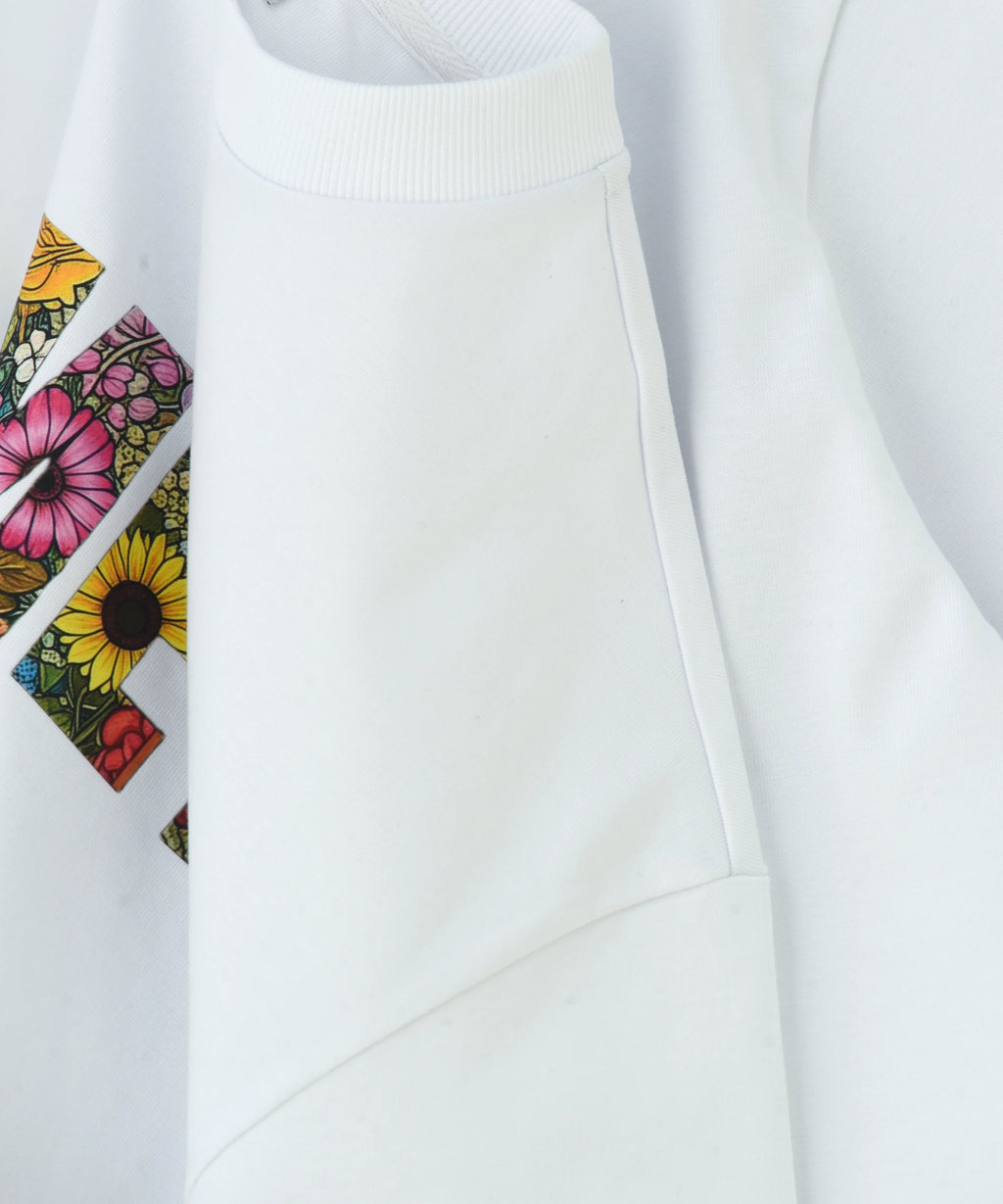 BLOOMING — Graphic Oversized Tee
Available in: White, Off-White/Multi